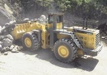 Gumikerekes homlokrakodók Komatsu WA900-3