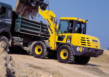Gumikerekes homlokrakodók Komatsu WA95-3