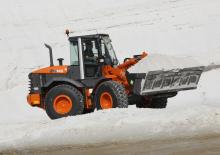 Gumikerekes homlokrakodók Hitachi ZW 140