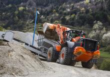 Gumikerekes homlokrakodók Hitachi ZW 330-5