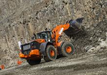 Gumikerekes homlokrakodók Hitachi ZW 370-5