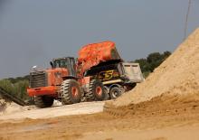 Gumikerekes homlokrakodók Hitachi ZW 370