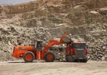 Gumikerekes homlokrakodók Hitachi ZW 550