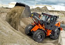 Gumikerekes homlokrakodók Hitachi ZW160-7