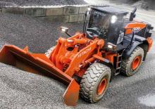 Gumikerekes homlokrakodók Hitachi ZW330-6