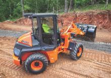 Gumikerekes homlokrakodók Hitachi ZW80-5B