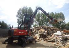 Gumikerekes kotrók Atlas 180 MH