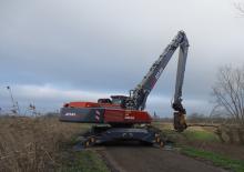 Gumikerekes kotrók Atlas 350 MH