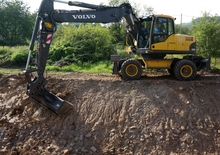 Gumikerekes kotrók Volvo EW180C