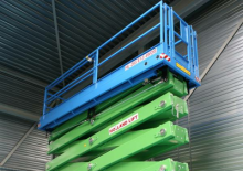 Gumikerekes ollós személyemelők Holland-Lift HL-285 E13 4WDS