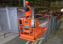 Gumikerekes ollós személyemelők JLG R3246 