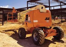 Gumikerekes töretőgémes munkaállványok JLG 450A Serie II