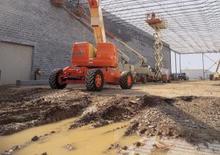 Gumikerekes töretőgémes munkaállványok JLG 800AJ