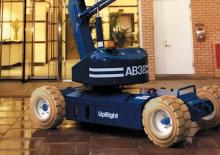 Gumikerekes töretőgémes munkaállványok UpRight AB 38 W