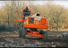 Gumikerekes töretőgémes munkaállványok JLG E400AJPN