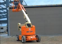 Gumikerekes töretőgémes munkaállványok JLG E450AJ