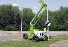 Gumikerekes töretőgémes munkaállványok Niftylift HR 12