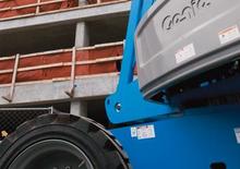 Gumikerekes töretőgémes munkaállványok Genie S-80