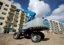 Gumikerekes töretőgémes munkaállványok Genie S-85 HF