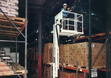 Gumikerekes vertikális emelésű munkaállványok Lift-A-Loft AMV36-23