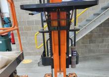 Gumikerekes vertikális emelésű munkaállványok Power Towers Powerpicker