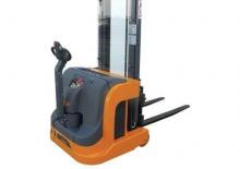Gyalogkiséretű raklapemelák OMG 715 FS Compact