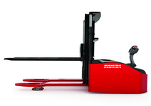 Gyalogkiséretű raklapemelák Manitou ES 820 LI