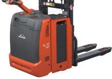 Gyalogkiséretű raklapemelák Linde L12L-HP