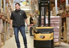 Gyalogkiséretű raklapemelák Caterpillar NSP12PC