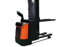 Gyalogkiséretű raklapemelák Noblelift PS16DN