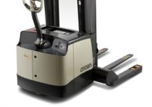 Gyalogkiséretű raklapemelák Crown SH 5540-40 TT