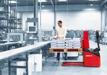 Gyalogkiséretű raklapemelák Manitou Stacky 14 ac