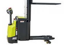 Gyalogkiséretű raklapemelák Clark SX 12