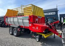 Hígtrágyás pótkocsik Pöttinger Boss 3240