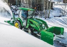 Homlokrakodók John Deere 320R 