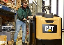 Horizontál kommisiózó targoncák Caterpillar NOL10P 
