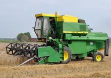 Kombájnok John Deere 985HY/4