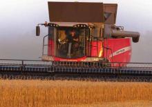 Kombájnok Massey Ferguson Centora 7380