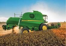Kombájnok John Deere W 440 PTC