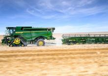 Kombájnok John Deere X9 1100  