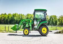 Kommuniális traktorok - elülső felfüggesztéssel John Deere 2032 R