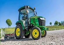 Kommuniális traktorok - elülső felfüggesztéssel John Deere 3039 R