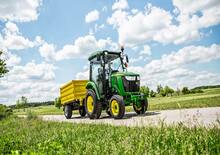 Kommuniális traktorok - elülső felfüggesztéssel John Deere 3046 R