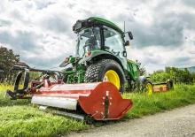 Kommuniális traktorok - elülső felfüggesztéssel John Deere 4052 R