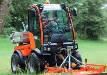 Kommuniális traktorok - elülső felfüggesztéssel Holder C 250