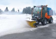 Kommuniális traktorok - elülső felfüggesztéssel Holder C 370