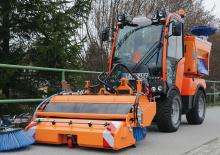 Kommuniális traktorok - elülső felfüggesztéssel Holder C 65 TC
