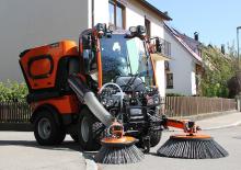 Kommuniális traktorok - elülső felfüggesztéssel Holder C 70 TC