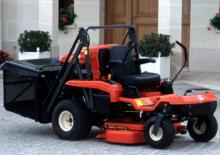 Kommuniális traktorok - elülső felfüggesztéssel Kubota GZD 15 LD