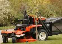 Kommuniális traktorok - elülső felfüggesztéssel Kubota GZD  21 HD